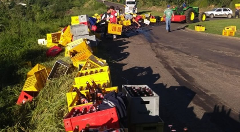 PRF registra dois acidentes com carretas nos trevos