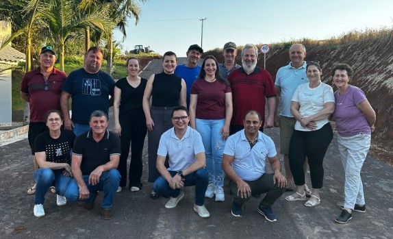 Município inaugura obra de calçamento