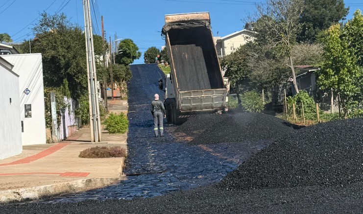 Obras de pavimentação avançam no bairro São Luiz e levam mais qualidade de vida às famílias