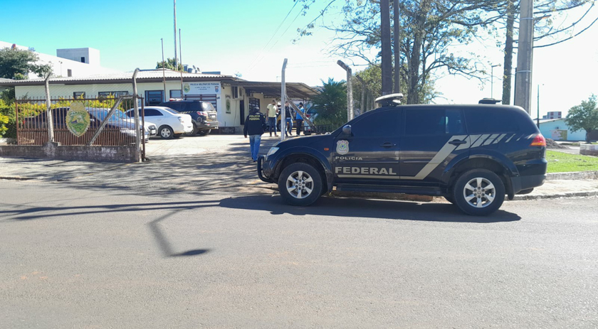 Homem é detido com machado próximo de escola