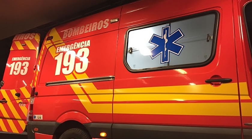 Homem cai de altura de 4 metros e é socorrido pelos Bombeiros