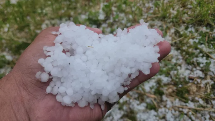 Forte chuva de granizo atinge cidade catarinenses