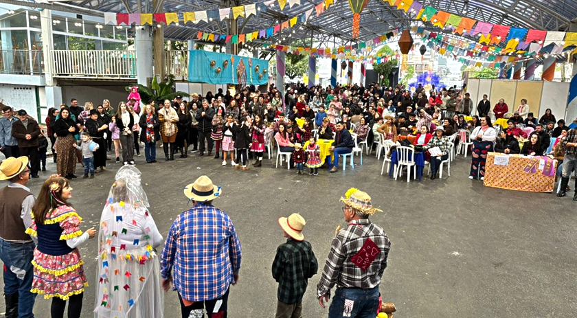 Público lota a Praça Walnir Bottaro Daniel no "Arraiá de São Migué"