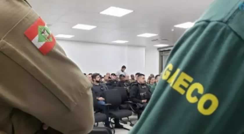 Gaeco e PM cumprem mais de 50 mandados de busca e prisão contra facções criminosas em SC