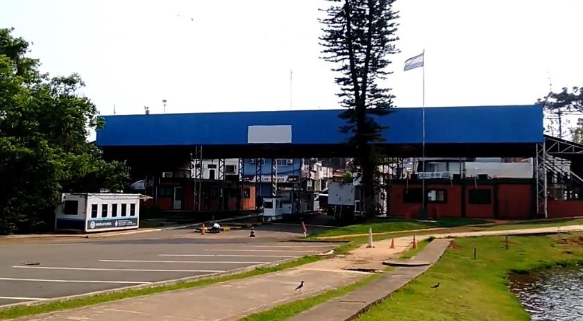 Impasse burocrático mantém Fronteira fechada