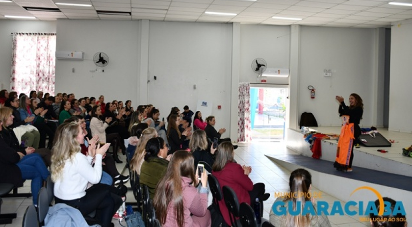 Em recesso, professores recebem capacitação