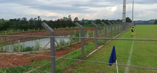 Adolescente é socorrido após cair em açude enquanto tentava pegar bola em Tunápolis