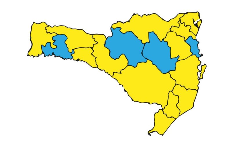 Mais áreas de SC caem para nível moderado da Covid-19 no mapa de risco: veja por região