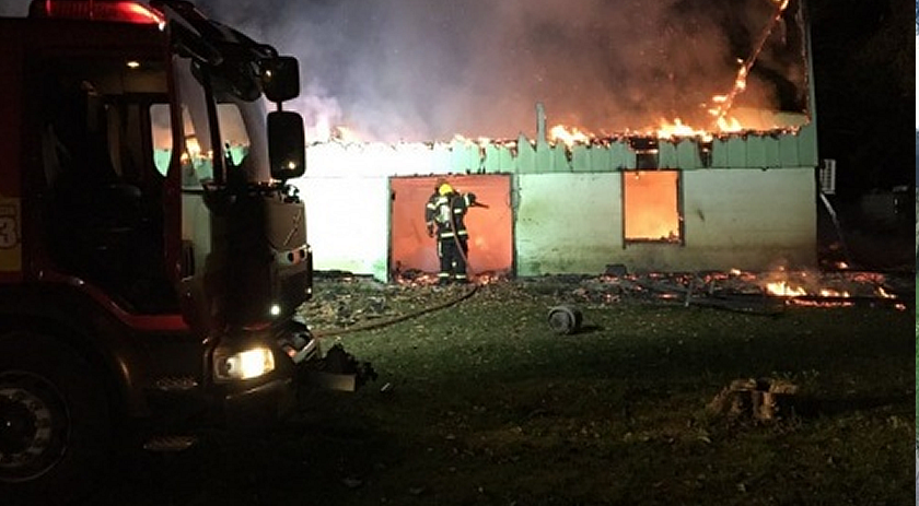 Casa é incendiada após forno explodir em Santa Catarina