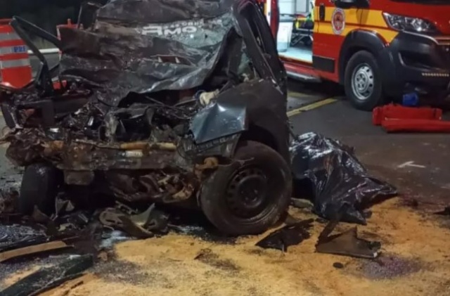 Motorista morre ao colidir com caminhão na BR-282