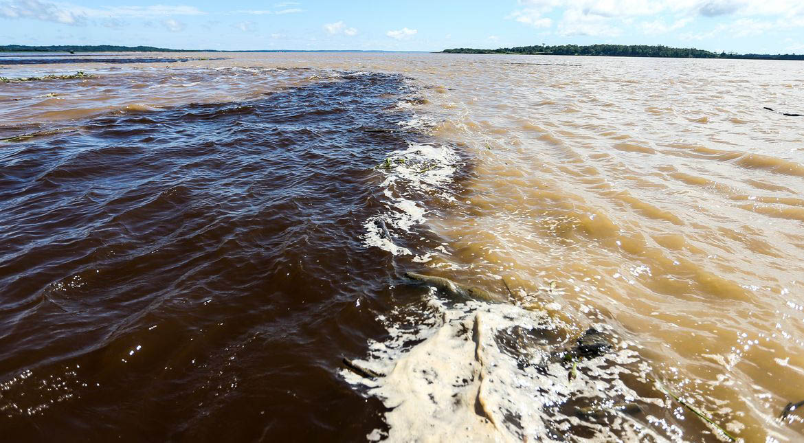 Naufrágio deixa dois mortos e sete pessoas desaparecidas