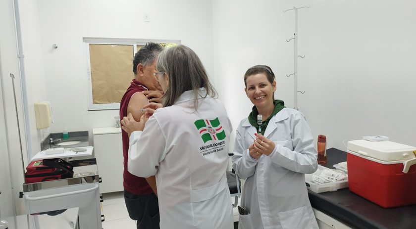 Campanha vacina mais de 1.300 pessoas contra gripe no Dia D