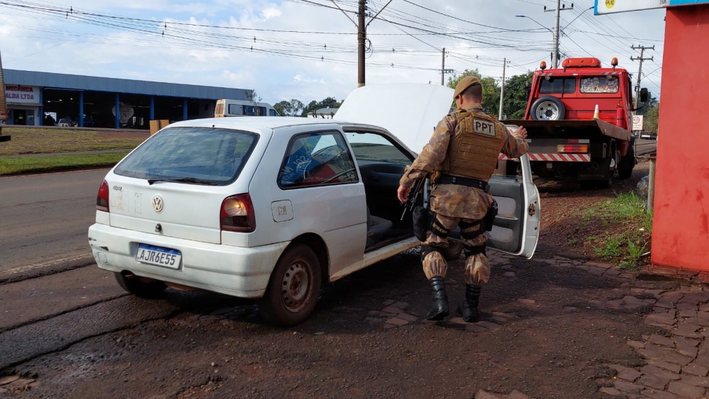 Veículo roubado é recuperado pela Polícia Militar