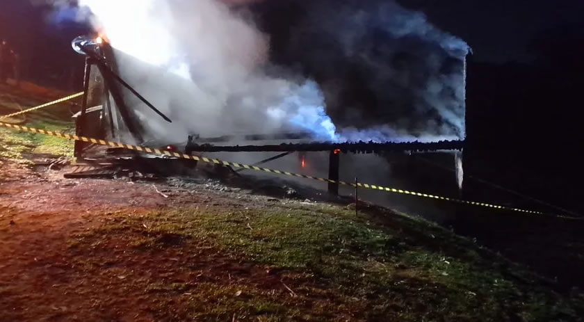 Incêndio destrói residência no interior