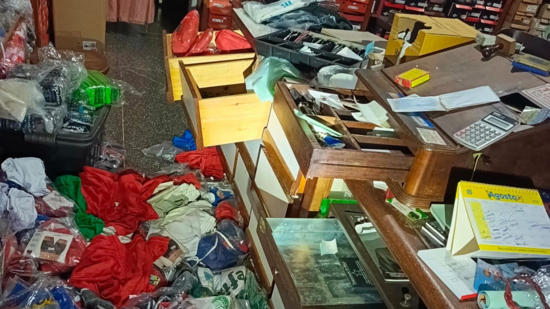 Estabelecimento comercial é alvo de furto no centro da cidade