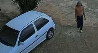 VW Gol é furtado em plena luz do dia na área industrial