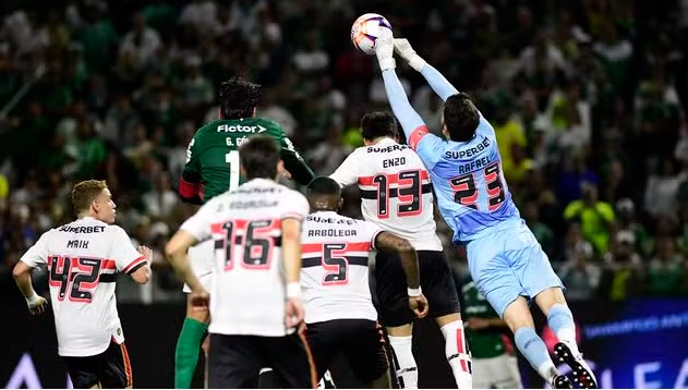 Palmeiras vence São Paulo e assume liderança provisória do Paulista