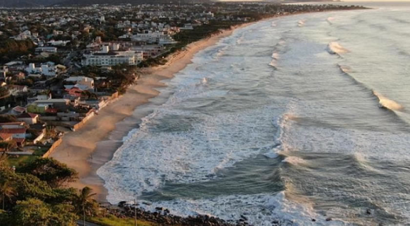 Litoral de SC tem alerta para ondas de até 5 metros com avanço de ciclone