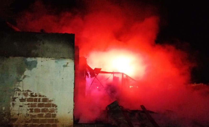 Incêndio atinge residência na Linha Gleba União em Dionísio Cerqueira