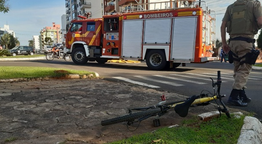Ciclista fica ferido em acidente no centro