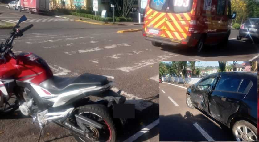 Colisão entre carro e moto é registrada no centro