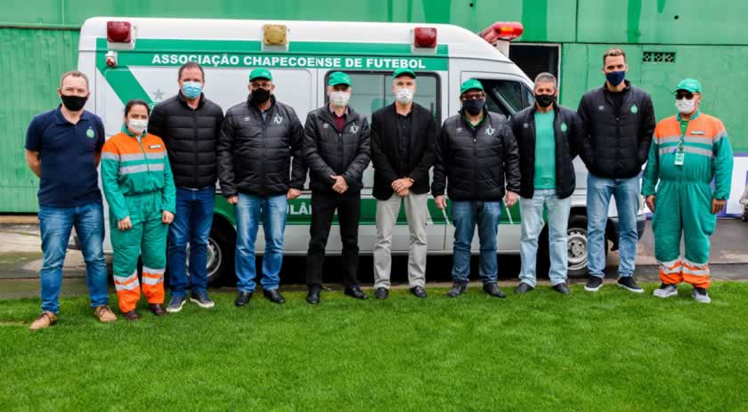 Unimed Chapecó faz doação de ambulância para a Chapecoense