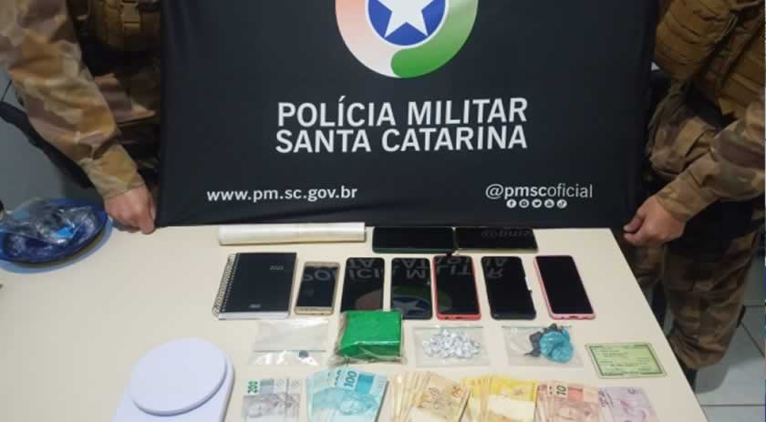 Em quatro dias, PM fecha duas 'bocas de fumo' e prende quatro traficantes