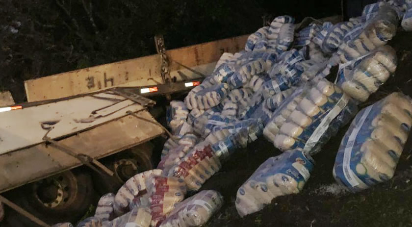 Motorista embriagado é preso após sofrer acidente com carreta