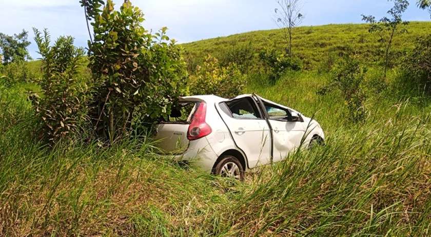 Passageira fica ferida em tombamento no interior do município