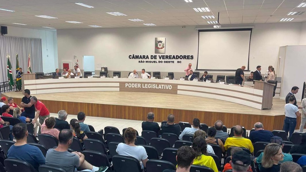 Começa sessão extraordinária que votará resultado do relatório final da Comissão de Inquérito de vereadora, em SMOeste