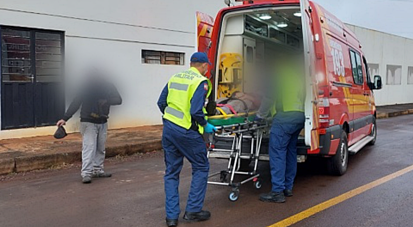 Trabalhador sofre queda de quase oito metros de altura durante troca de telhado