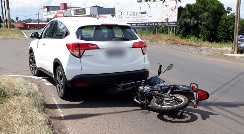Motociclista fica ferido em colisão traseira na Willy Barth