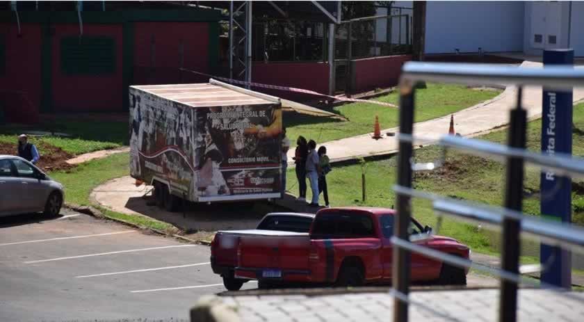 Excesso de exigências mantém o comércio de forma clandestina na fronteira