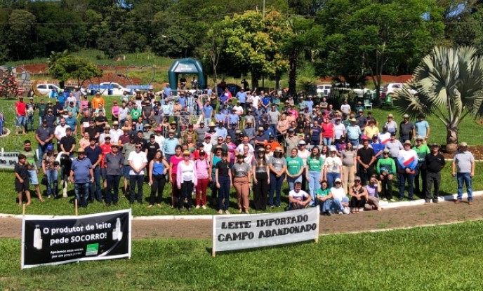 Produtores realizam manifestação em Cunha Porã