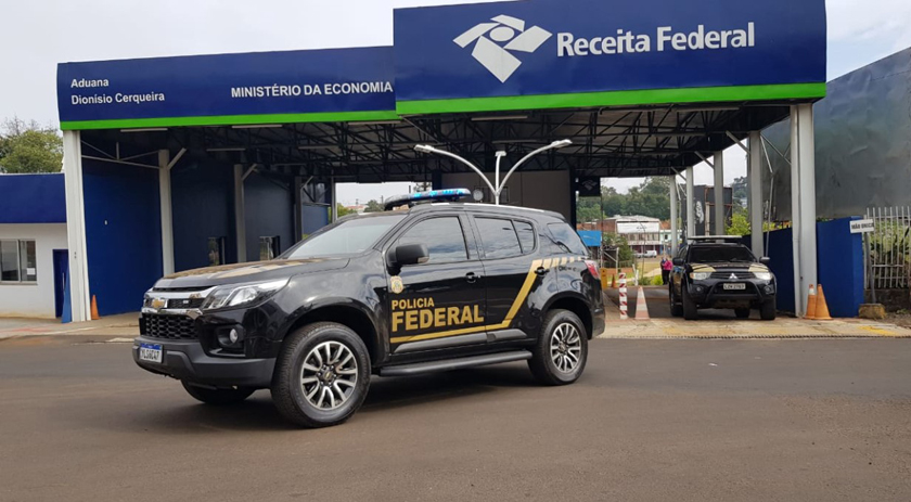 Foragidos do presídio de Chapecó são presos na Argentina e transferidos para o Brasil