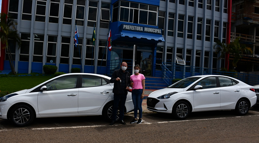 Secretaria de Saúde adquire dois novos veículos para transporte de pacientes
