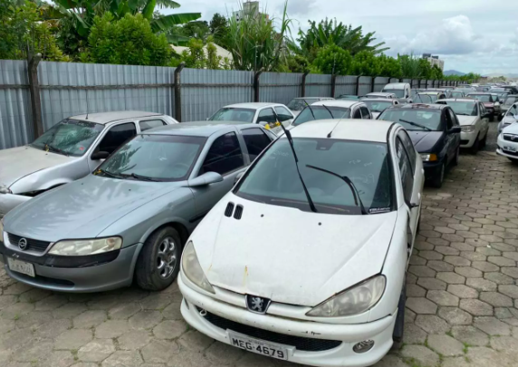 Detran leiloa carros apreendidos em 24 cidades de SC; confira onde