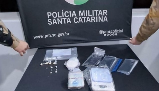 Três pessoas são presas por suspeita de tráfico de drogas