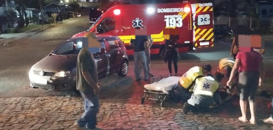Menina de 13 anos fica ferida ao ser atropelada por carro