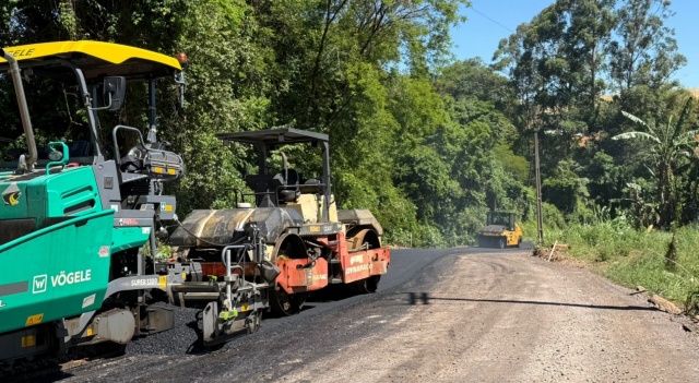 Guaraciaba avança na pavimentação asfáltica da Linha Liso