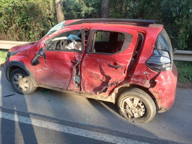 Acidente de trânsito deixa homem ferido na BR-282