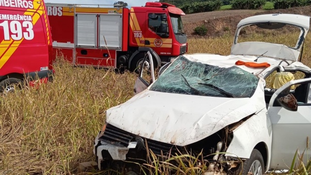 Motorista fica ferido após capotamento na SC-305