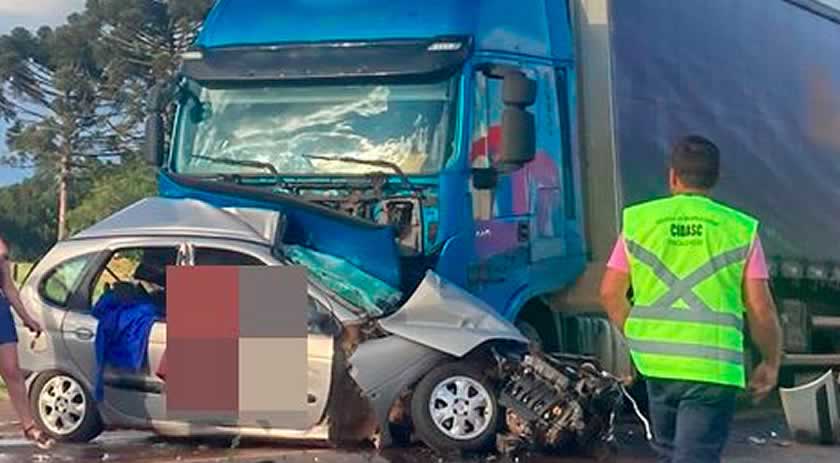 Três pessoas morrem em grave acidente