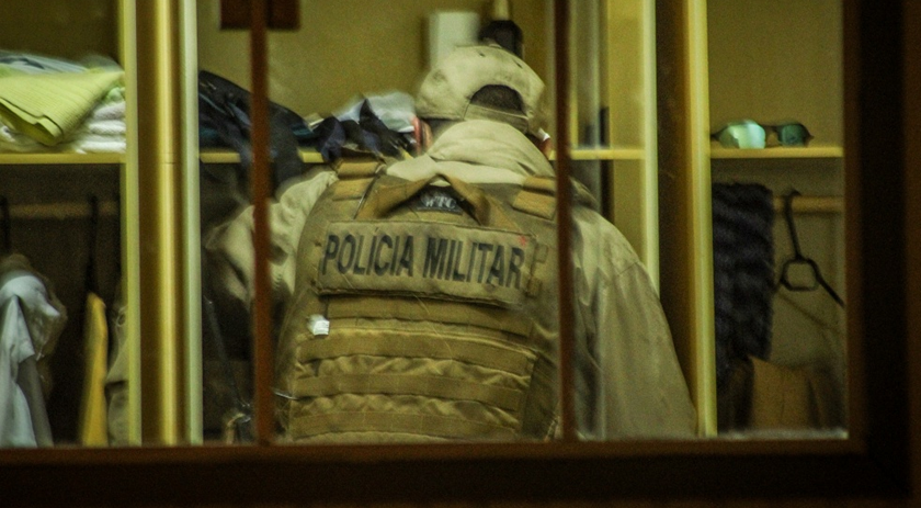 Jovens são presos por tráfico de drogas