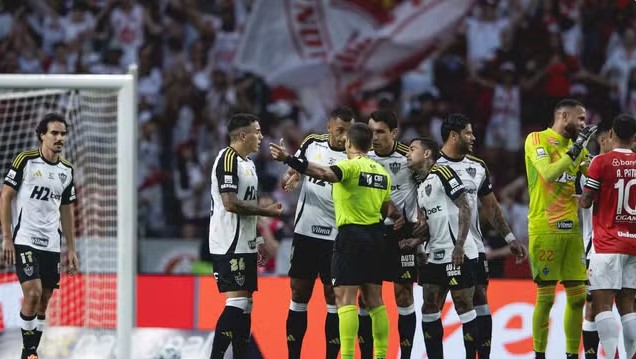 Com um a mais, Inter não sai do zero diante do Atlético-MG no Beira-Rio