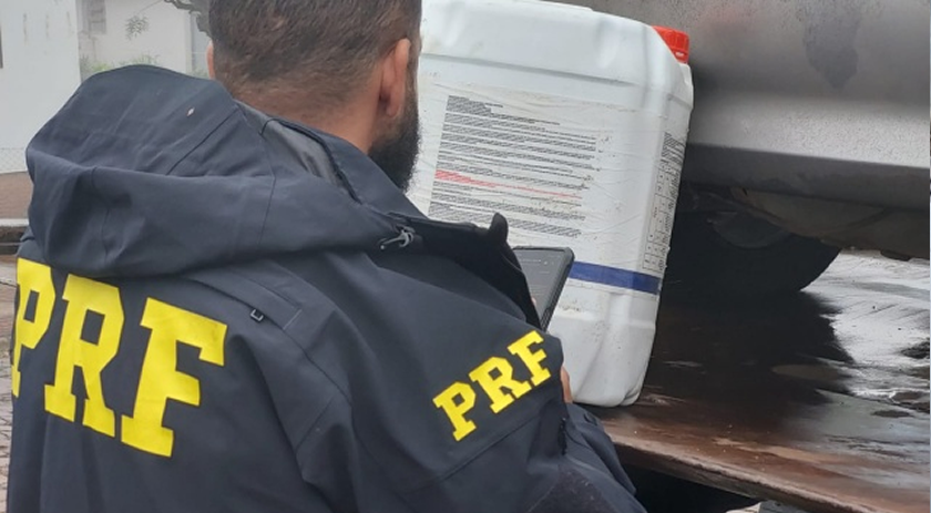 PRF prende homem que tentou fugir em veículo carregado com agrotóxicos