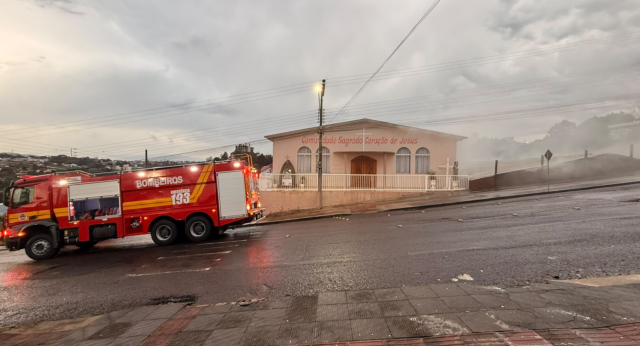 Princípio de incêndio atinge salão comunitário no bairro Sagrado Coração de Jesus