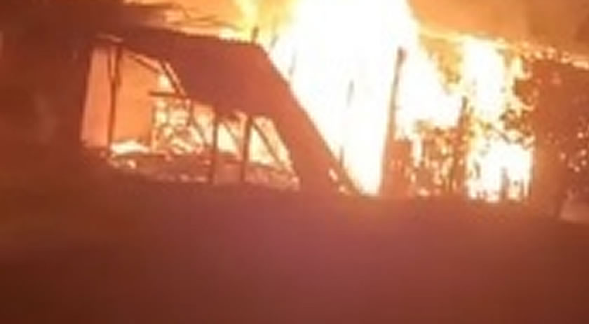 Homem incendeia casa e morre carbonizado