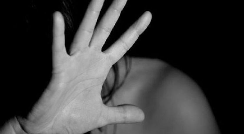 Jovem é esfaqueada e morta pelo companheiro após término de relacionamento