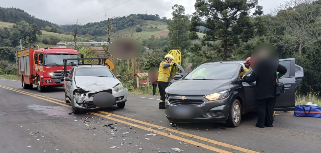 Colisão entre carros deixa um ferido na SC-283
